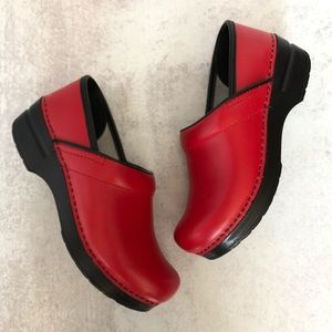 Dansko Professional Clog. Size 37. Red.